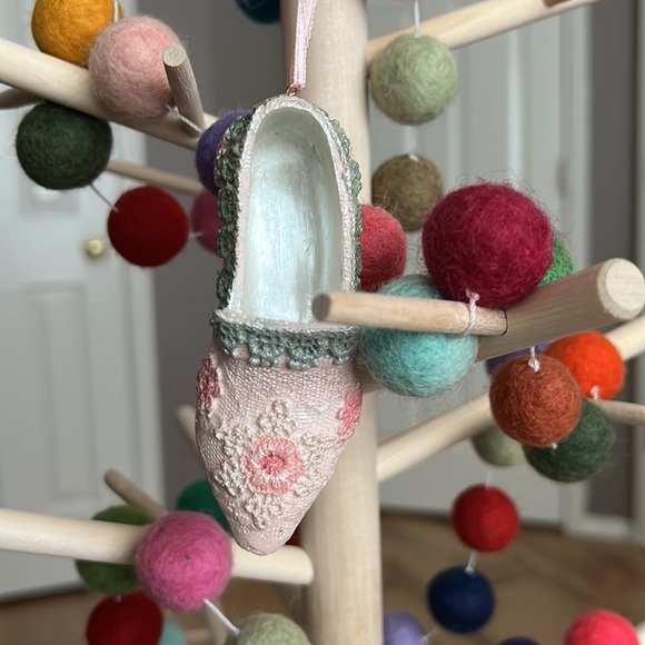 Pink Lace Shoe Ornament - Picture 4 of 5